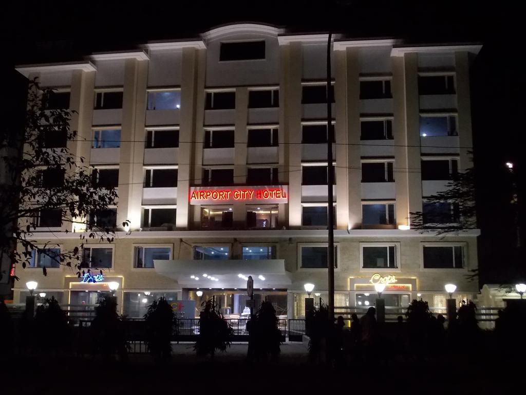 Airport City Hotel Calcutta Exteriör bild