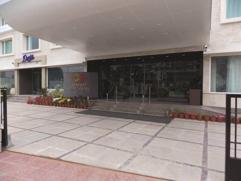 Airport City Hotel Calcutta Exteriör bild